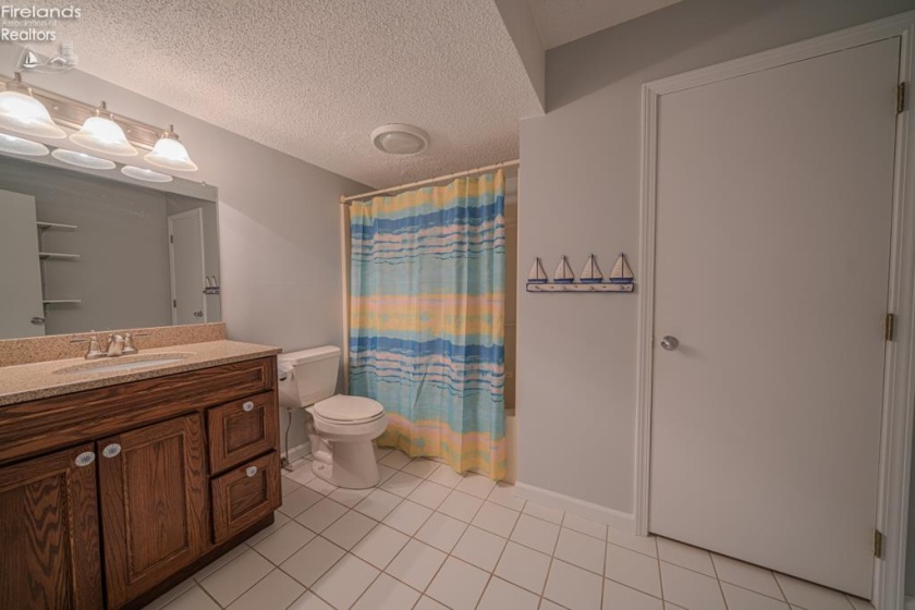 32 Marina Point Drive, Sandusky, 44870, 2 Bedrooms Bedrooms, ,2 BathroomsBathrooms,Residential,For Sale,Marina Point,20252509