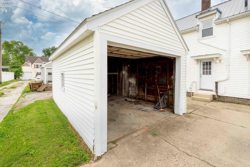 414 Hayes Avenue, Fremont, 43420, 3 Bedrooms Bedrooms, ,1 BathroomBathrooms,Residential,For Sale,Hayes,20252123