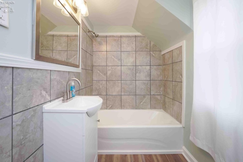 414 Hayes Avenue, Fremont, 43420, 3 Bedrooms Bedrooms, ,1 BathroomBathrooms,Residential,For Sale,Hayes,20252123