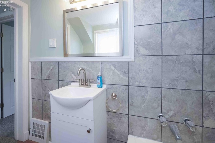 414 Hayes Avenue, Fremont, 43420, 3 Bedrooms Bedrooms, ,1 BathroomBathrooms,Residential,For Sale,Hayes,20252123