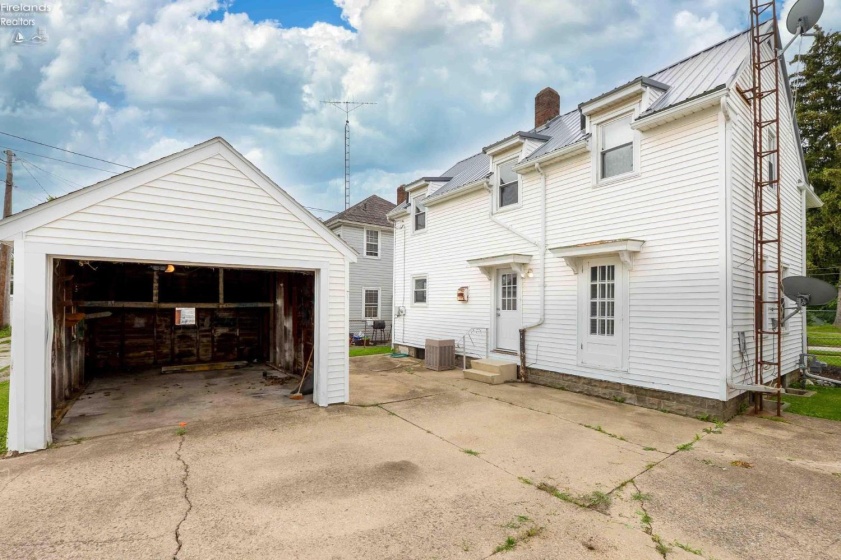 414 Hayes Avenue, Fremont, 43420, 3 Bedrooms Bedrooms, ,1 BathroomBathrooms,Residential,For Sale,Hayes,20252123