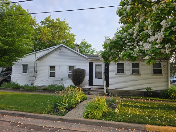 919 Hancock Street, Sandusky, 44870, 3 Bedrooms Bedrooms, ,1 BathroomBathrooms,Residential,For Sale,Hancock,20252096 919 Hancock Street, Sandusky, 44870, 3 Bedrooms Bedrooms, ,1 BathroomBathrooms,Residential,For Sale,Hancock,20252096