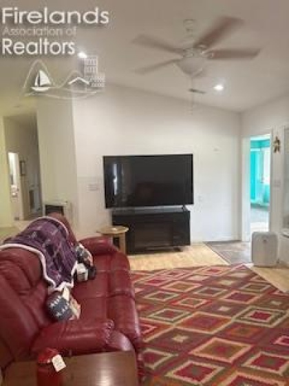 305 Tenth Street, Sycamore, 44882, 5 Bedrooms Bedrooms, ,5 BathroomsBathrooms,Residential For Lease,For Lease,Tenth,20253703