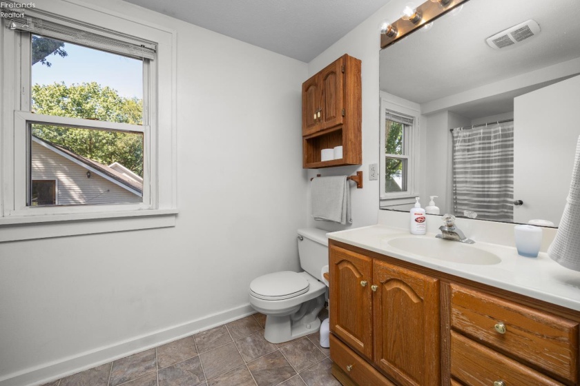2nd floor bathroom