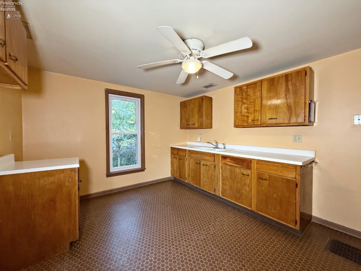 284 Sycamore Street, Tiffin, 44883, ,Multiple Units,For Sale,Sycamore,20254135