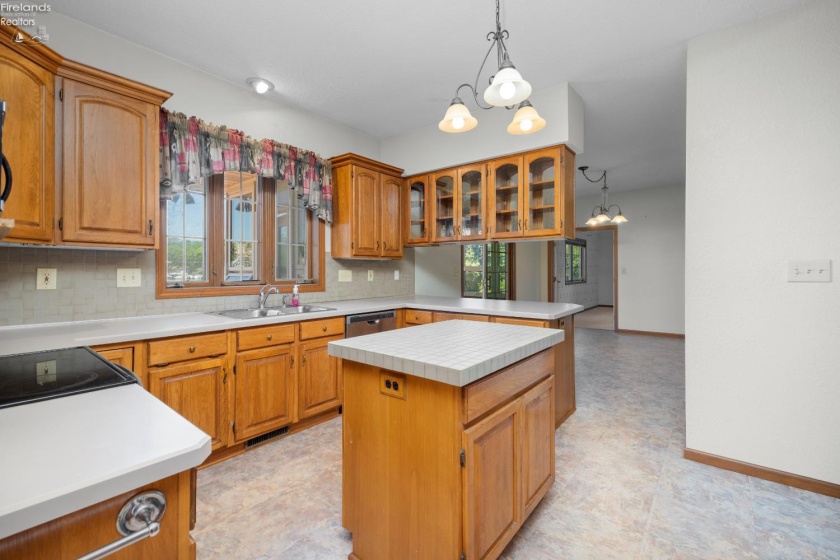 4591 Memorial Shoreway Drive, Marblehead, 43440, 4 Bedrooms Bedrooms, ,3 BathroomsBathrooms,Residential For Lease,For Lease,Memorial Shoreway,20254196