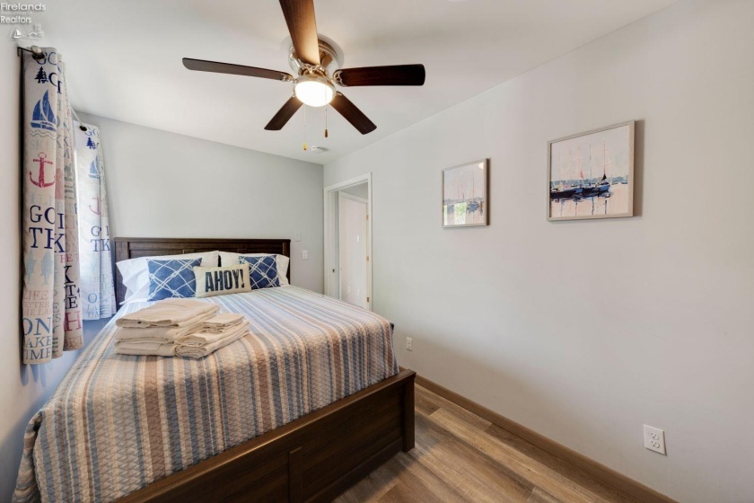 389 Loraine Avenue, Put-In-Bay, 43449, ,Commercial,For Sale,Loraine,20254246