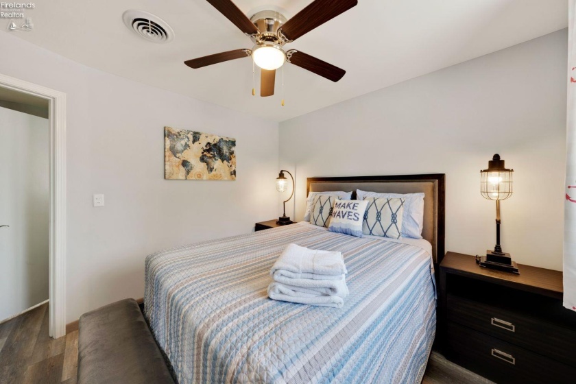 389 Loraine Avenue, Put-In-Bay, 43449, ,Commercial,For Sale,Loraine,20254246