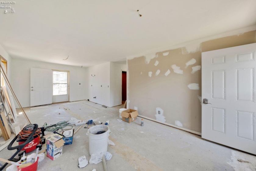 389 Loraine Avenue, Put-In-Bay, 43449, ,Commercial,For Sale,Loraine,20254246