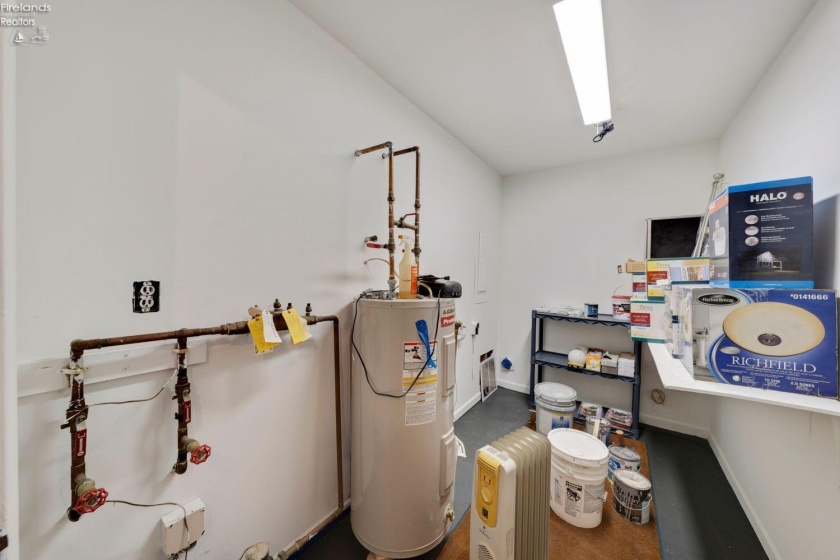 389 Loraine Avenue, Put-In-Bay, 43449, ,Commercial,For Sale,Loraine,20254246