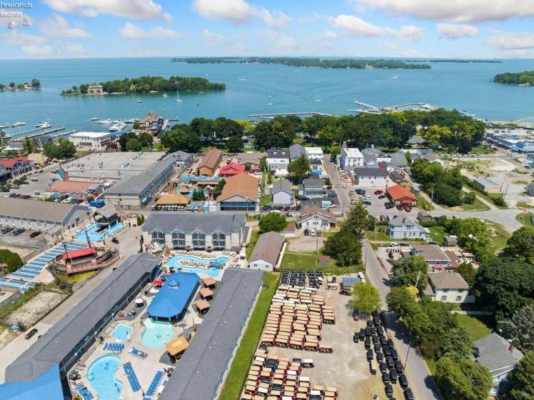 389 Loraine Avenue, Put-In-Bay, 43449, ,Commercial,For Sale,Loraine,20254246