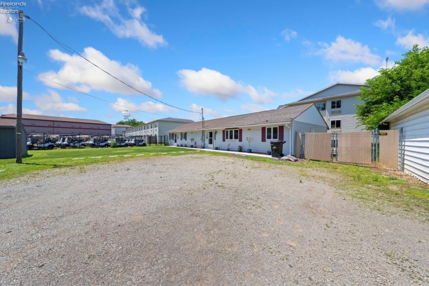 389 Loraine Avenue, Put-In-Bay, 43449, ,Commercial,For Sale,Loraine,20254246