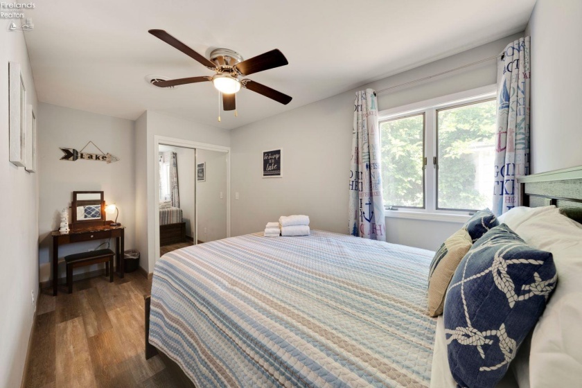 389 Loraine Avenue, Put-In-Bay, 43456, ,Multiple Units,For Sale,Loraine,20254245