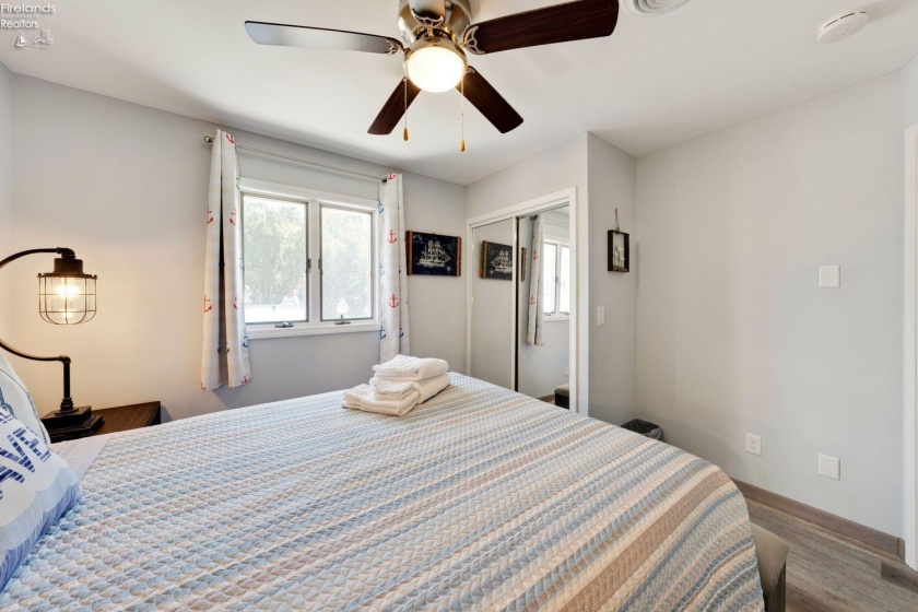 389 Loraine Avenue, Put-In-Bay, 43456, ,Multiple Units,For Sale,Loraine,20254245