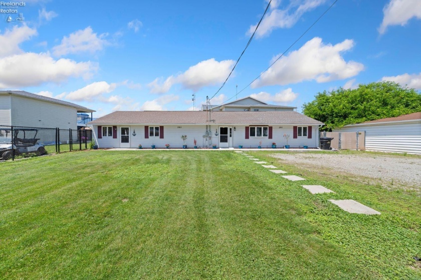 389 Loraine Avenue, Put-In-Bay, 43456, ,Multiple Units,For Sale,Loraine,20254245