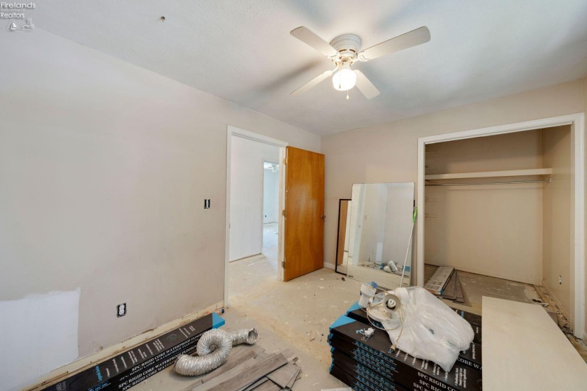 389 Loraine Avenue, Put-In-Bay, 43456, ,Multiple Units,For Sale,Loraine,20254245