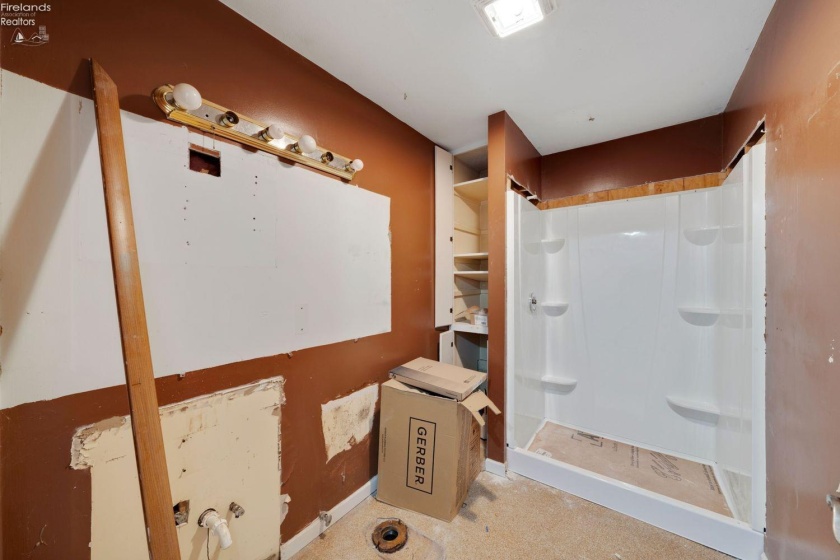 389 Loraine Avenue, Put-In-Bay, 43456, ,Multiple Units,For Sale,Loraine,20254245