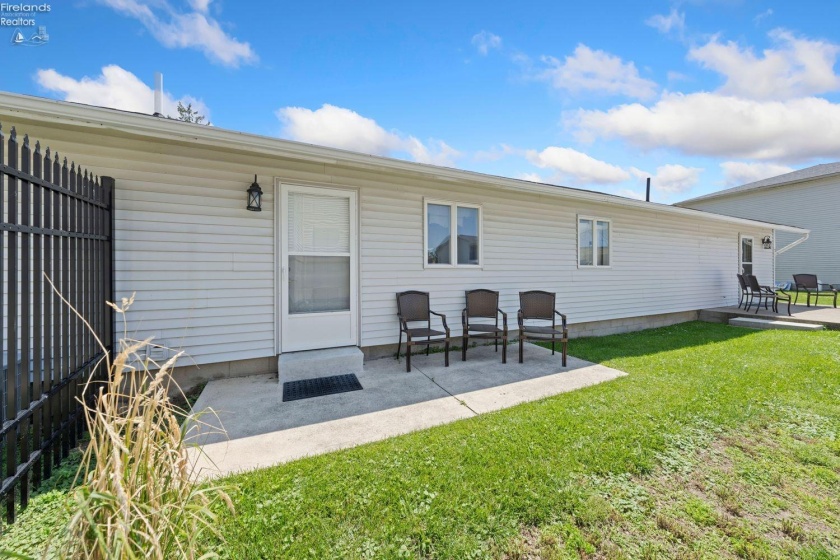 389 Loraine Avenue, Put-In-Bay, 43456, ,Multiple Units,For Sale,Loraine,20254245