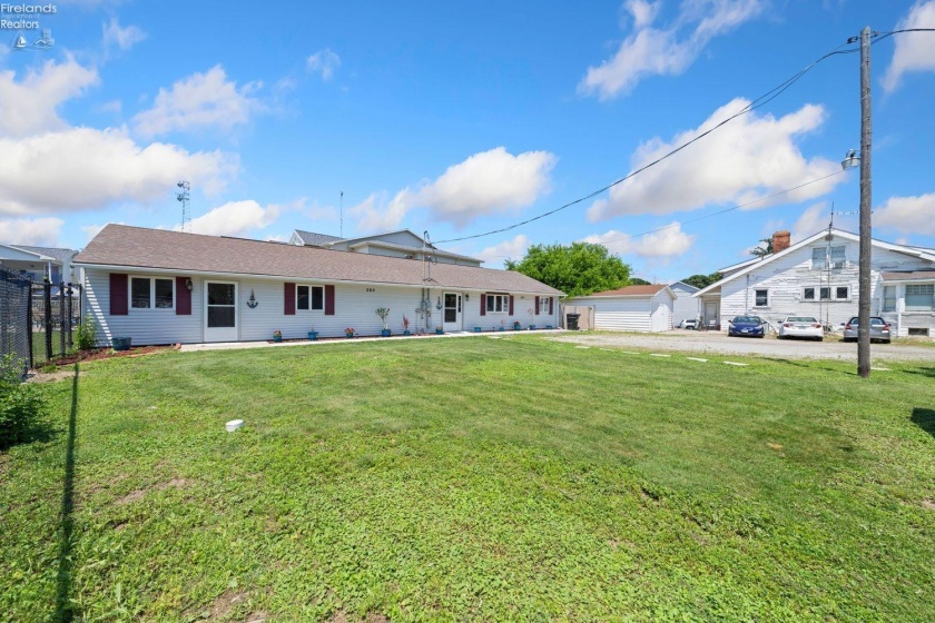 389 Loraine Avenue, Put-In-Bay, 43456, ,Multiple Units,For Sale,Loraine,20254245