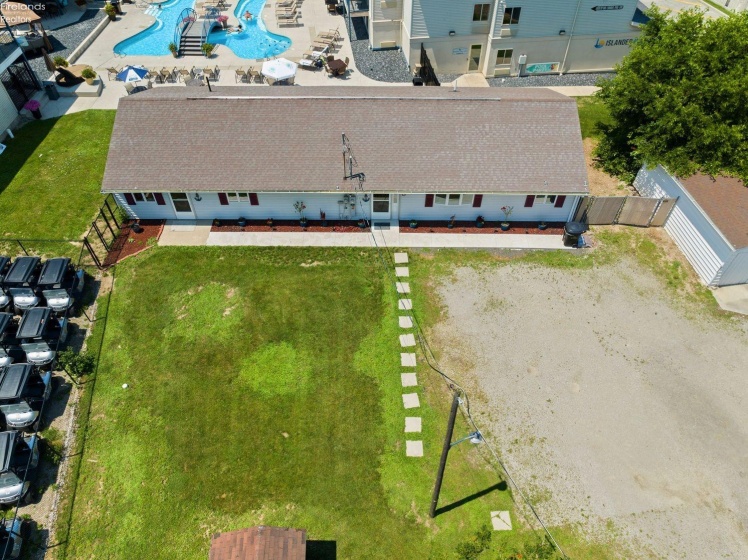 389 Loraine Avenue, Put-In-Bay, 43456, ,Multiple Units,For Sale,Loraine,20254245