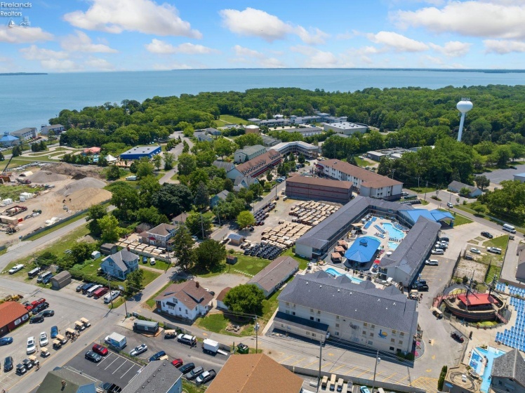 389 Loraine Avenue, Put-In-Bay, 43456, ,Multiple Units,For Sale,Loraine,20254245