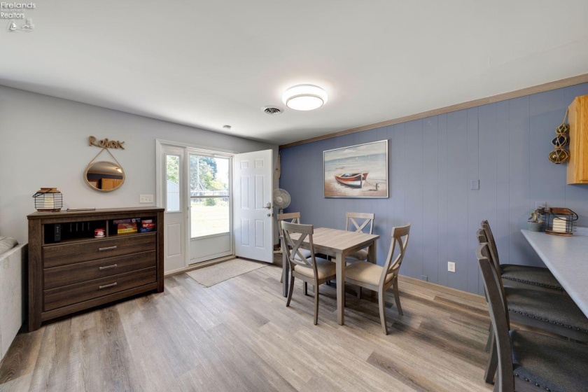 389 Loraine Avenue, Put-In-Bay, 43456, ,Multiple Units,For Sale,Loraine,20254245
