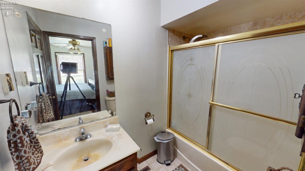 17 Adams Drive, Fremont, 43420, 3 Bedrooms Bedrooms, ,3 BathroomsBathrooms,Residential,For Sale,Adams,20252522