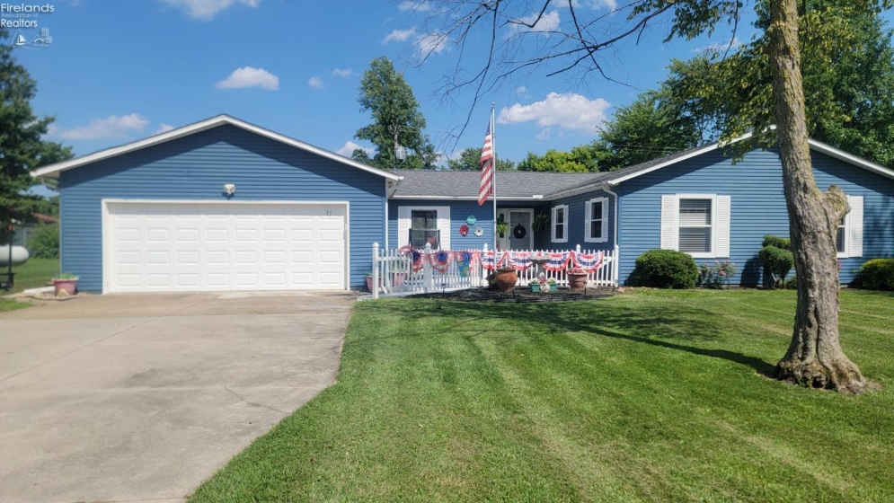 17 Adams Drive, Fremont, 43420, 3 Bedrooms Bedrooms, ,3 BathroomsBathrooms,Residential,For Sale,Adams,20252522