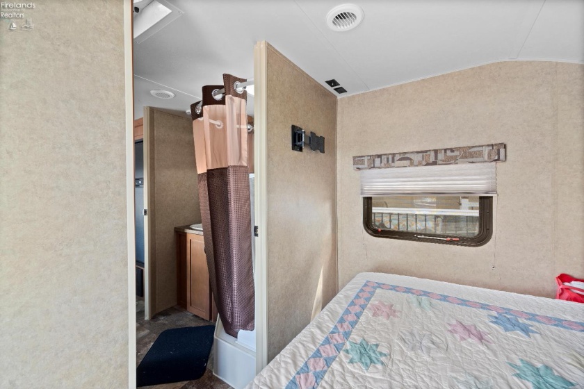 2200 Harborview Drive, Marblehead, 43440, 1 Bedroom Bedrooms, ,1 BathroomBathrooms,Residential,For Sale,Harborview,20252755