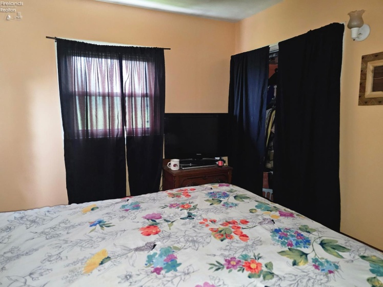 82 Kniffin Street, Greenwich, 44837, 4 Bedrooms Bedrooms, ,1 BathroomBathrooms,Residential,For Sale,Kniffin,20252110