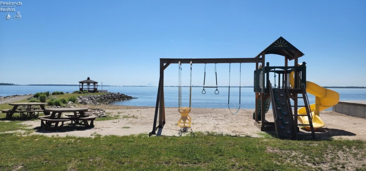 2564 Waterside Court, Marblehead, 43440, 3 Bedrooms Bedrooms, ,2 BathroomsBathrooms,Residential,For Sale,Waterside,20253379