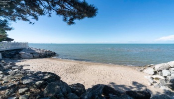 1801 Perry Street, Port Clinton, 43452, 1 Bedroom Bedrooms, ,1 BathroomBathrooms,Residential,For Sale,Perry,20253394