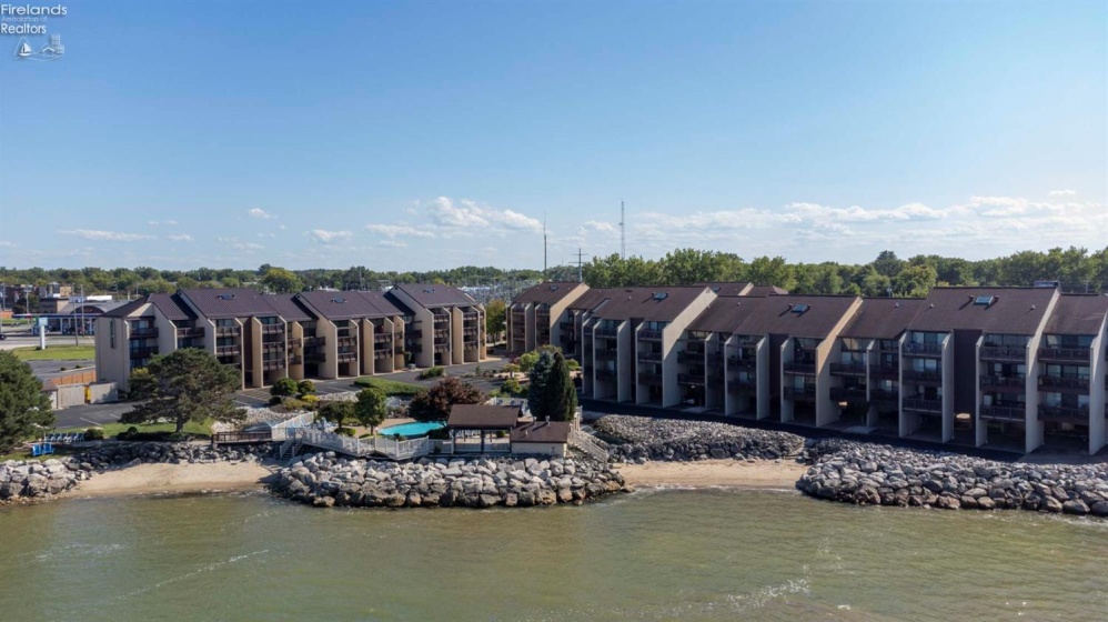 1801 Perry Street, Port Clinton, 43452, 1 Bedroom Bedrooms, ,1 BathroomBathrooms,Residential,For Sale,Perry,20253394