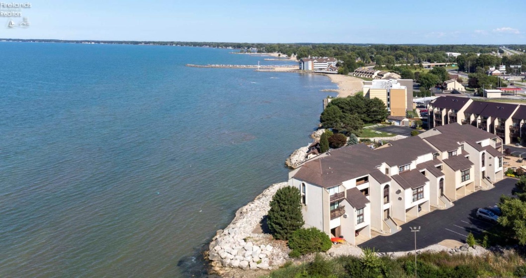 1801 Perry Street, Port Clinton, 43452, 1 Bedroom Bedrooms, ,1 BathroomBathrooms,Residential,For Sale,Perry,20253394