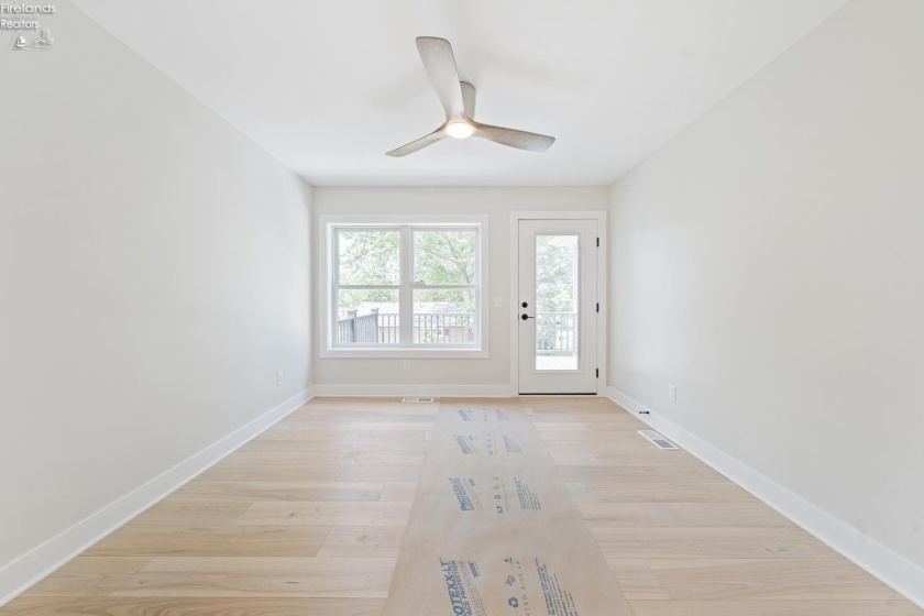 35 Beach Street, Port Clinton, 43452, 3 Bedrooms Bedrooms, ,3 BathroomsBathrooms,Residential,For Sale,Beach,20253912