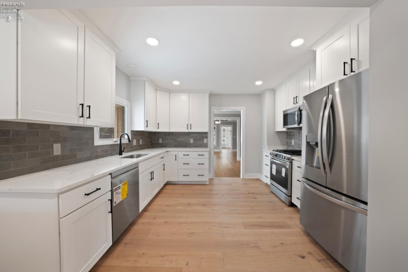 19 Beach Street, Port Clinton, 43452, 4 Bedrooms Bedrooms, ,3 BathroomsBathrooms,Residential,For Sale,Beach,20253913