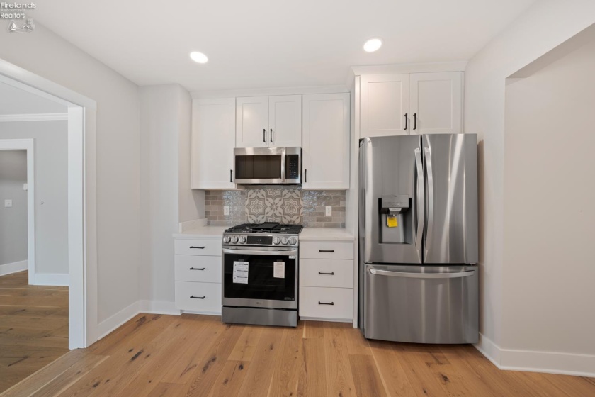 19 Beach Street, Port Clinton, 43452, 4 Bedrooms Bedrooms, ,3 BathroomsBathrooms,Residential,For Sale,Beach,20253913