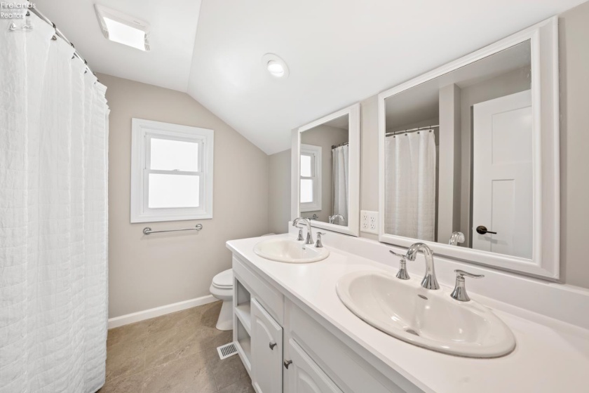 19 Beach Street, Port Clinton, 43452, 4 Bedrooms Bedrooms, ,3 BathroomsBathrooms,Residential,For Sale,Beach,20253913