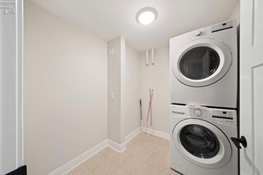 19 Beach Street, Port Clinton, 43452, 4 Bedrooms Bedrooms, ,3 BathroomsBathrooms,Residential,For Sale,Beach,20253913