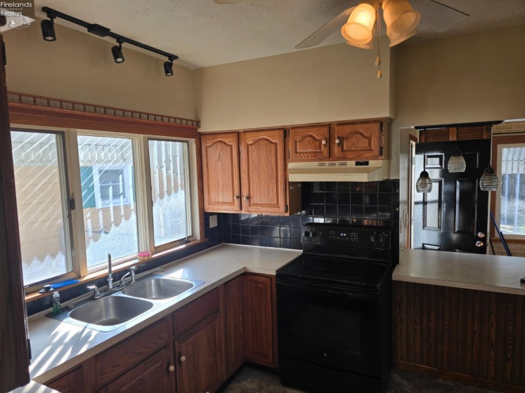 611 Lockwood Avenue, Sandusky, 44870, 2 Bedrooms Bedrooms, ,2 BathroomsBathrooms,Residential,For Sale,Lockwood,20253948