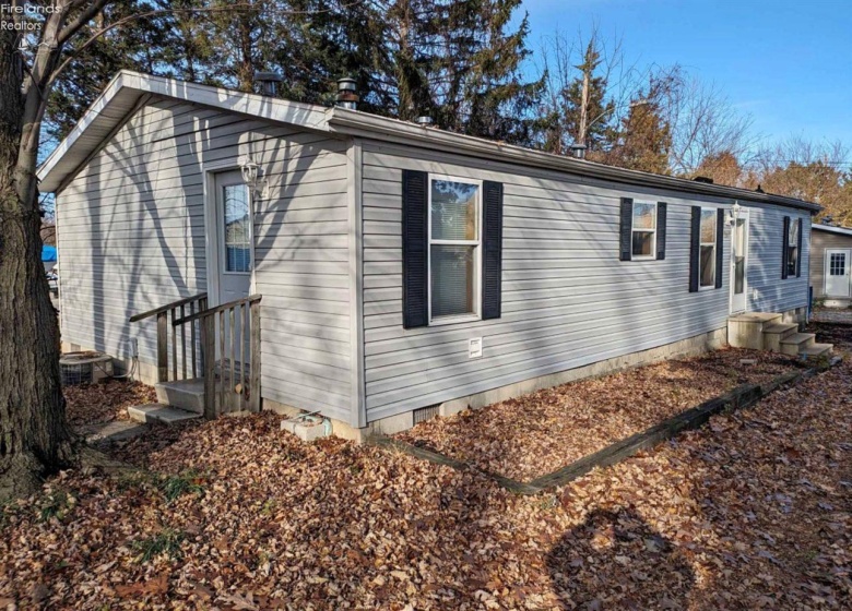 7317 Harbor Road, Marblehead, 43440, 3 Bedrooms Bedrooms, ,2 BathroomsBathrooms,Residential,For Sale,Harbor,20253900