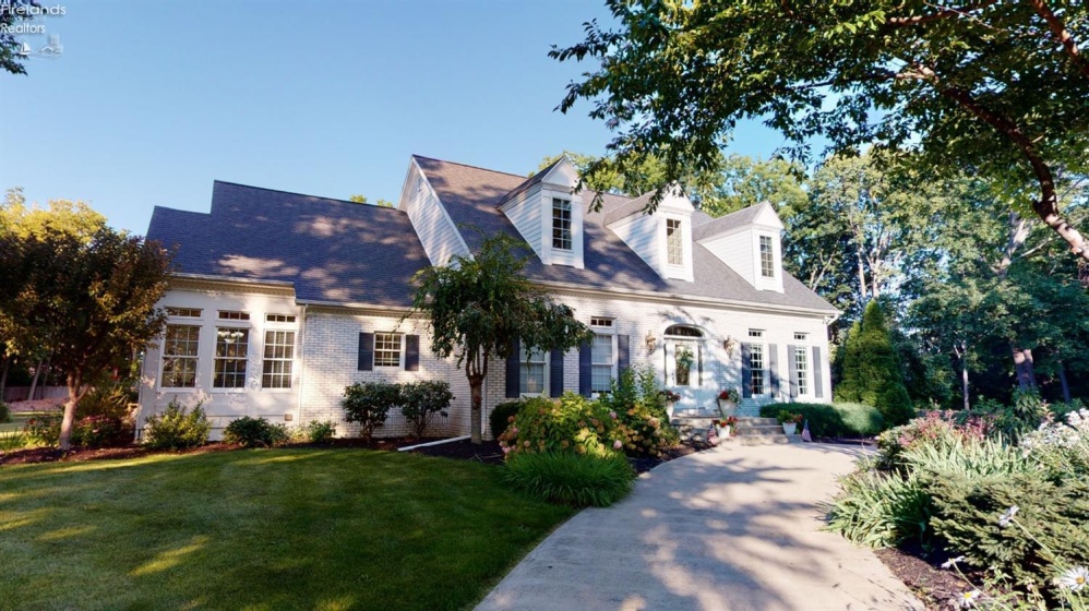 1876 Lakewood Avenue, Port Clinton, 43452, 4 Bedrooms Bedrooms, ,5 BathroomsBathrooms,Residential,For Sale,Lakewood,20250675