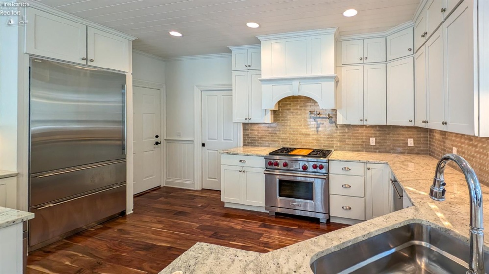 4520 Harbors Edge Drive, Port Clinton, 43452, 4 Bedrooms Bedrooms, ,3 BathroomsBathrooms,Residential,For Sale,Harbors Edge,20253313