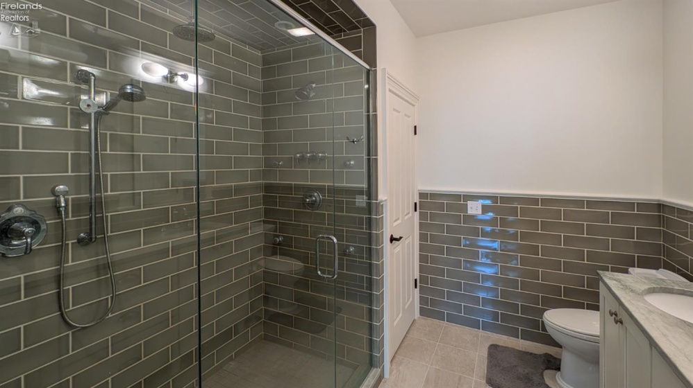 4520 Harbors Edge Drive, Port Clinton, 43452, 4 Bedrooms Bedrooms, ,3 BathroomsBathrooms,Residential,For Sale,Harbors Edge,20253313