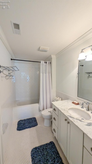 4520 Harbors Edge Drive, Port Clinton, 43452, 4 Bedrooms Bedrooms, ,3 BathroomsBathrooms,Residential,For Sale,Harbors Edge,20253313