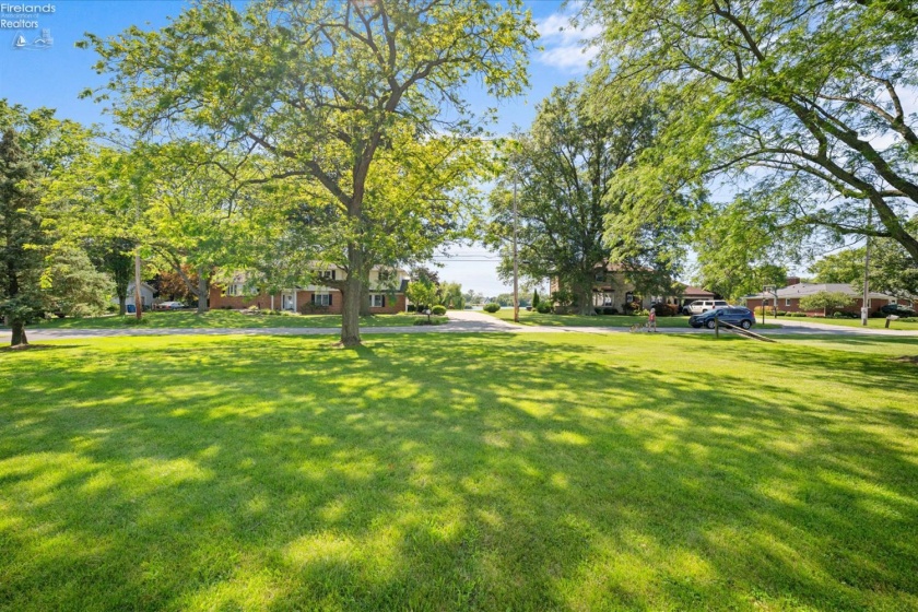 162 Oak Ridge Drive, Oak Harbor, 43449, 3 Bedrooms Bedrooms, ,2 BathroomsBathrooms,Residential,For Sale,Oak Ridge,20252834