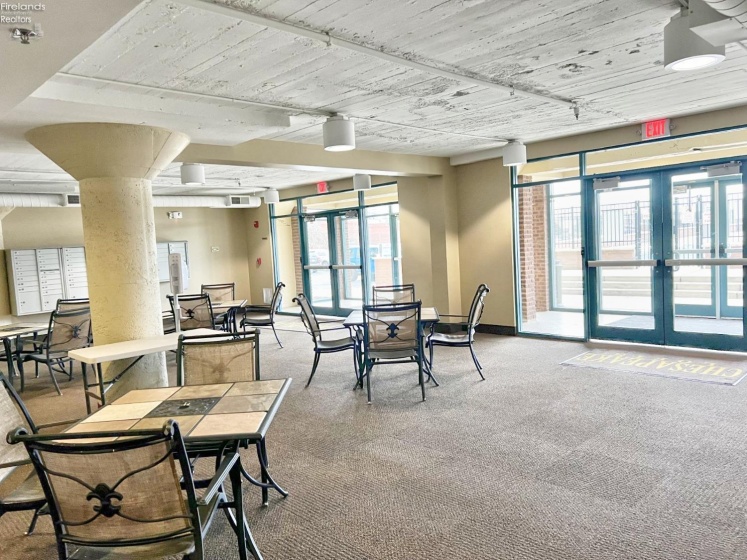 401 Shoreline Drive, Sandusky, 44870, 2 Bedrooms Bedrooms, ,2 BathroomsBathrooms,Residential For Lease,For Lease,Shoreline,20254525