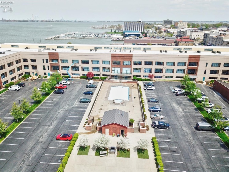 401 Shoreline Drive, Sandusky, 44870, 2 Bedrooms Bedrooms, ,2 BathroomsBathrooms,Residential For Lease,For Lease,Shoreline,20254525