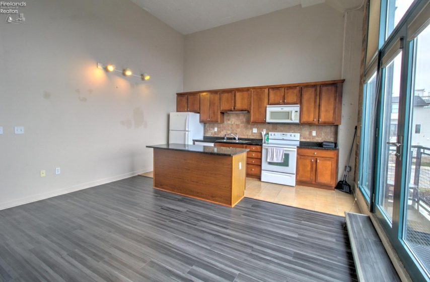 401 Shoreline Drive, Sandusky, 44870, 2 Bedrooms Bedrooms, ,2 BathroomsBathrooms,Residential For Lease,For Lease,Shoreline,20254525