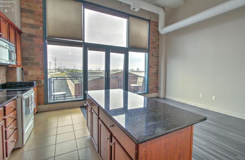 401 Shoreline Drive, Sandusky, 44870, 2 Bedrooms Bedrooms, ,2 BathroomsBathrooms,Residential For Lease,For Lease,Shoreline,20254525